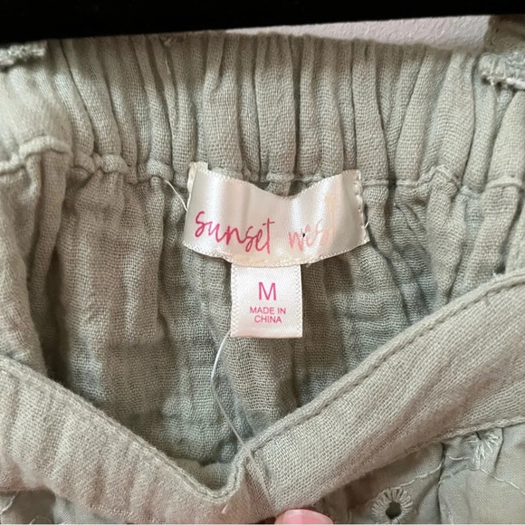 Sunset West Sage eyelet top with ruffle sleeves- Girls Size Medium-NWT - Picture 3 of 4